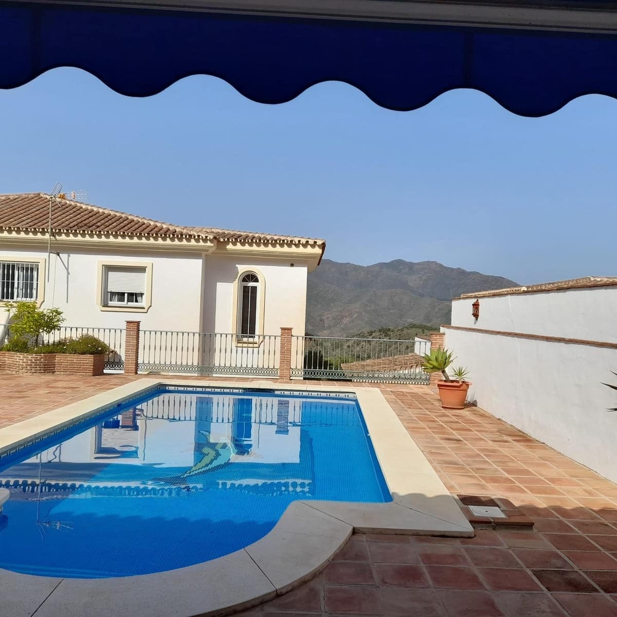 3 bedroom Semi-detached Villa for holiday rental in Alhaurin Golf with pool garage - € 560 (Ref: 6918284)