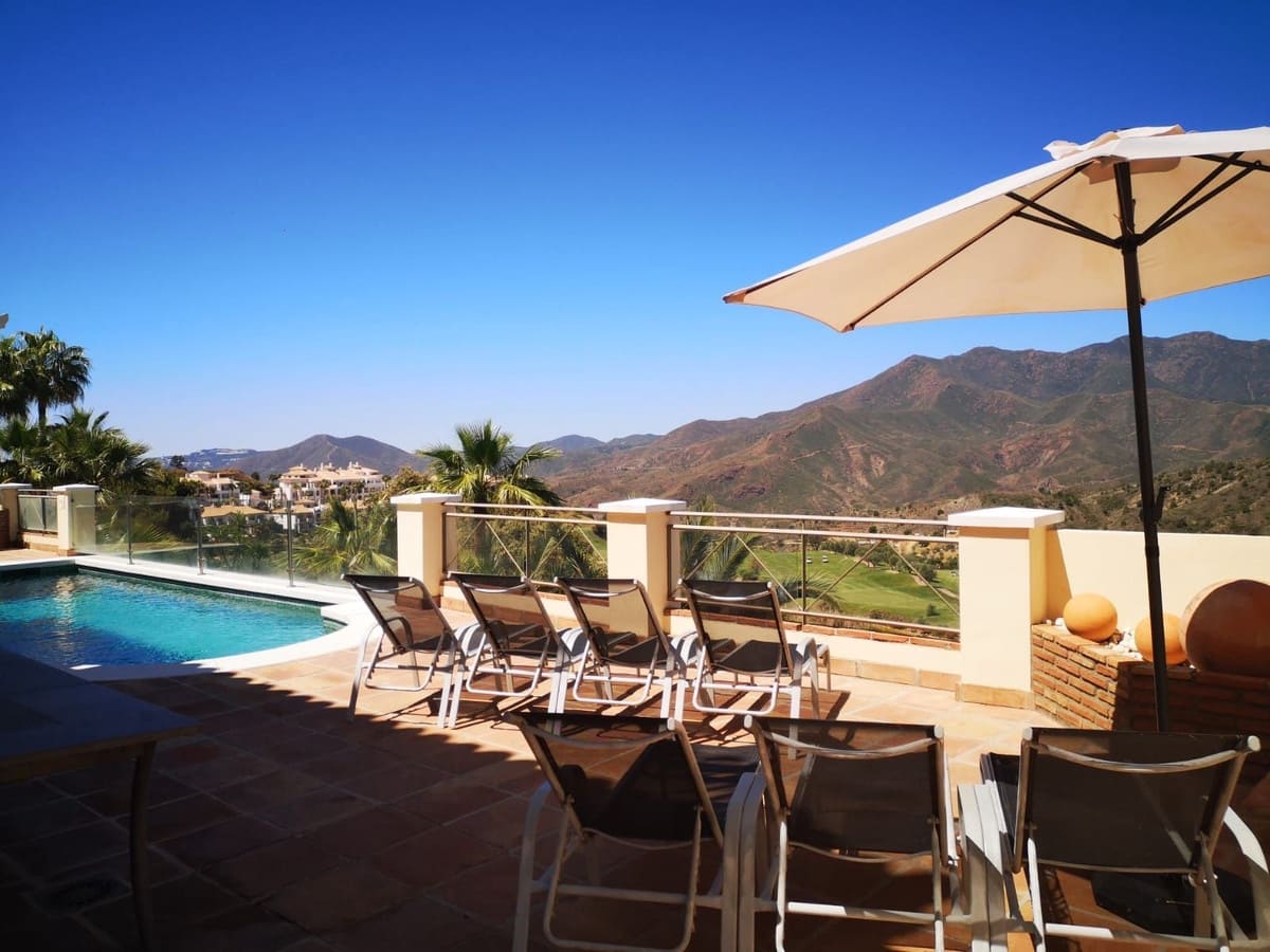 3 bedroom Villa for holiday rental in Alhaurin Golf with pool - € 2,100 (Ref: 7015969)