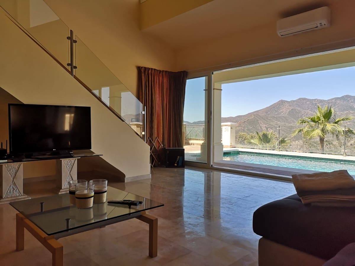 3 bedroom Villa for holiday rental in Alhaurin Golf with pool - € 2,100 (Ref: 7015969)