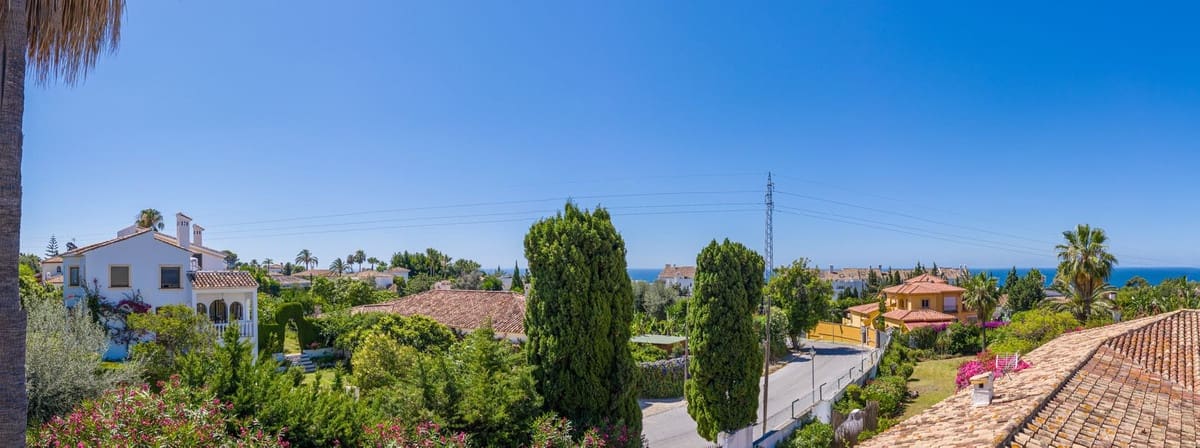 3 sovrum Villa till salu i Marbella med pool garage - 1 690 000 € (Ref: 7028214)