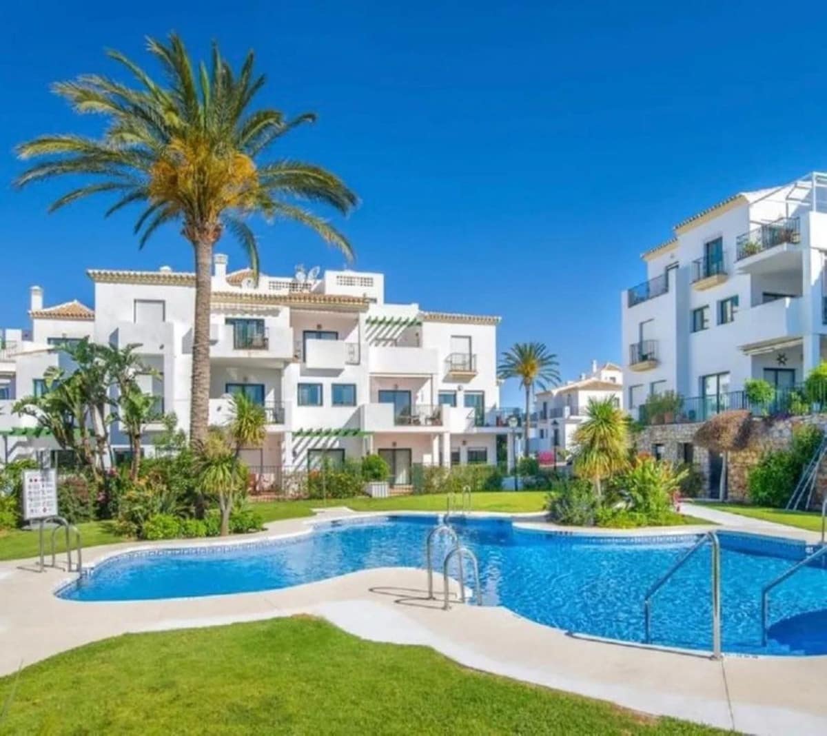 2 bedroom Apartment for holiday rental in Alhaurin Golf with pool garage - € 595 (Ref: 7405509)