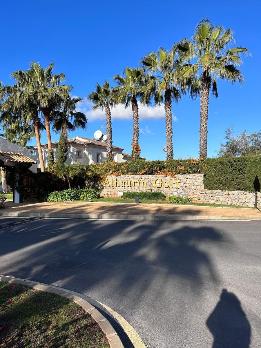 2 bedroom Apartment for holiday rental in Alhaurin Golf with pool garage - € 595 (Ref: 7405509)