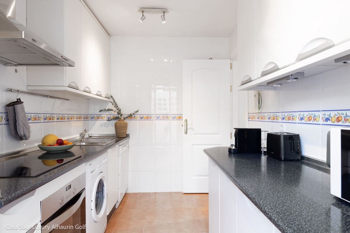 2 slaapkamer Appartement voor vakantieverhuur in Alhaurin Golf met zwembad garage - € 640 (Ref: 7749251)