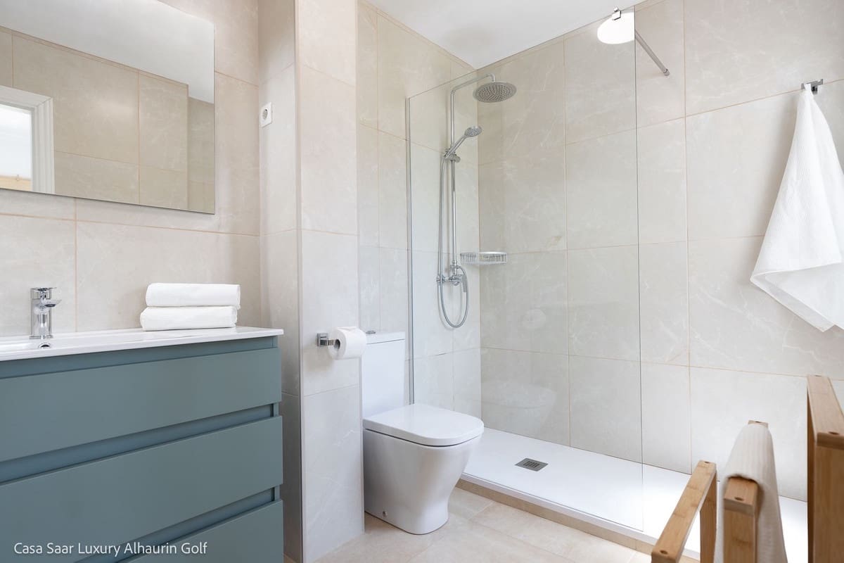 2 bedroom Apartment for holiday rental in Alhaurin Golf with pool garage - € 640 (Ref: 7749251)