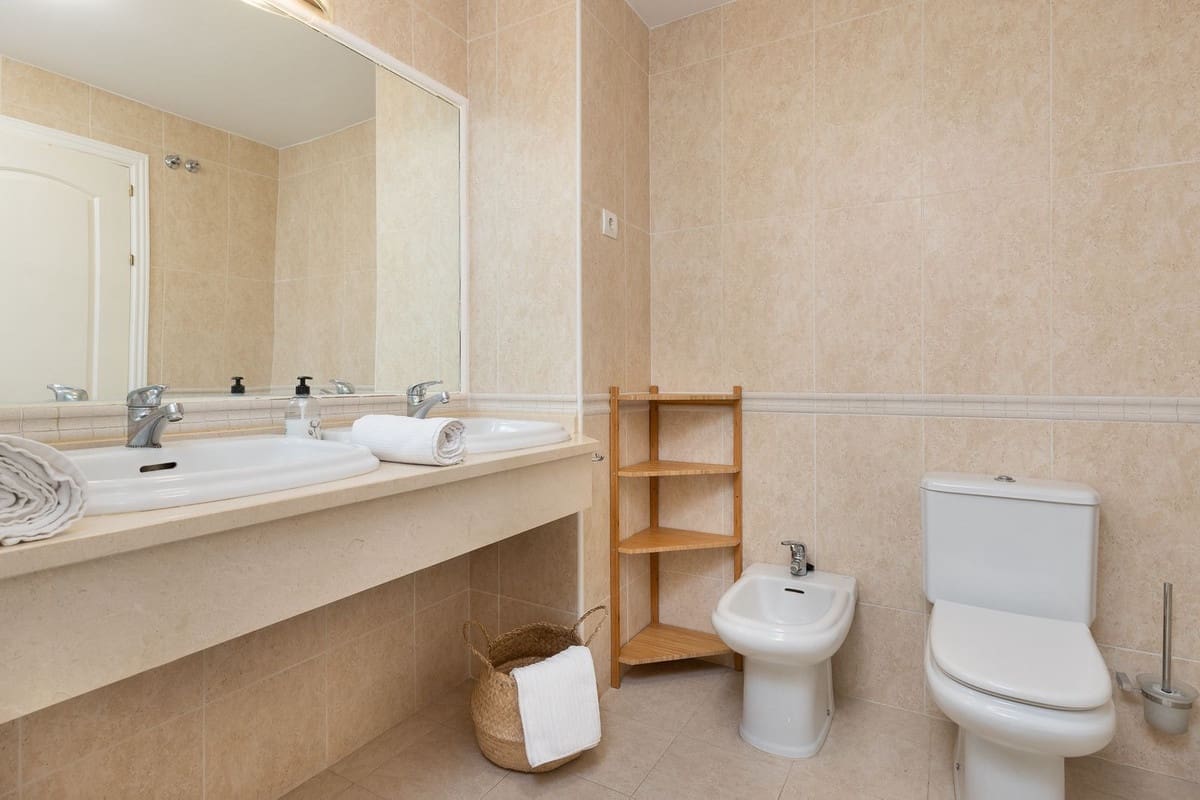 2 bedroom Apartment for holiday rental in Alhaurin Golf with pool garage - € 600 (Ref: 7829602)