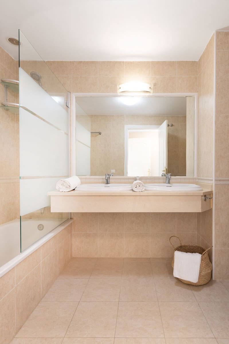 2 bedroom Apartment for holiday rental in Alhaurin Golf with pool garage - € 600 (Ref: 7829602)