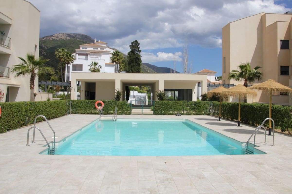   2 soveværelse   ferieLejlighed i Alhaurin Golf   med   swimmingpool  garage  - € 700 (Ref: 7836125)