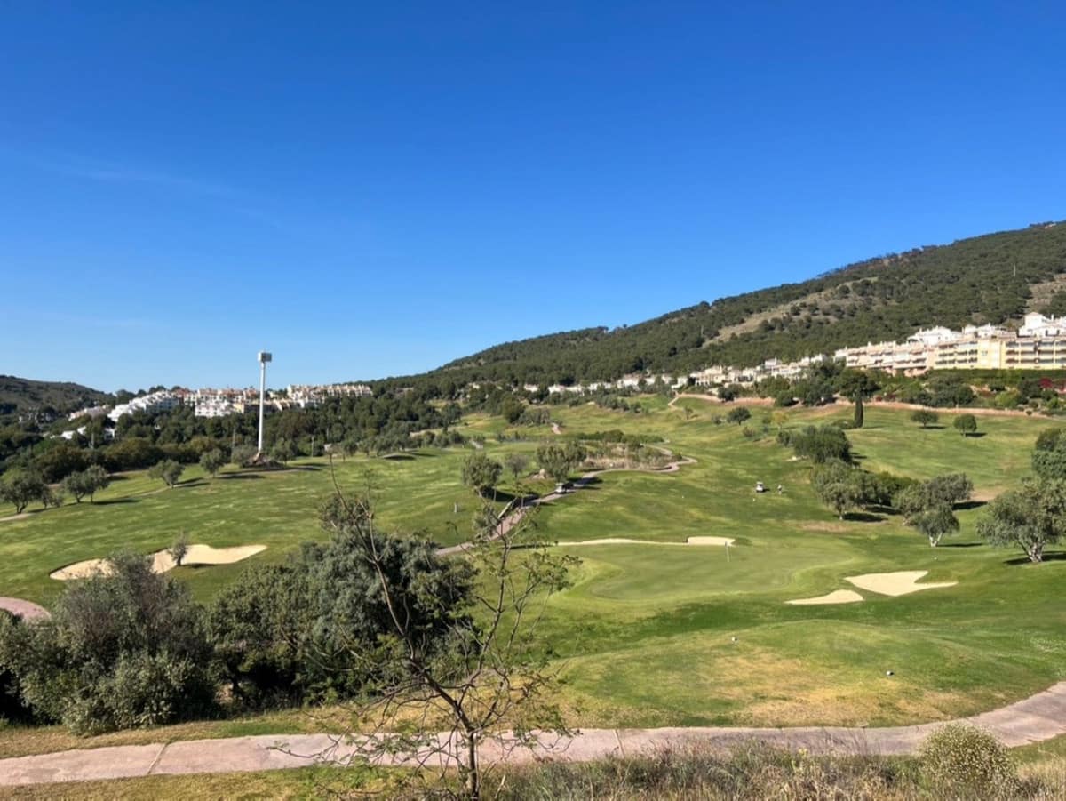   2 soveværelse   ferieLejlighed i Alhaurin Golf   med   swimmingpool  garage  - € 700 (Ref: 7836125)