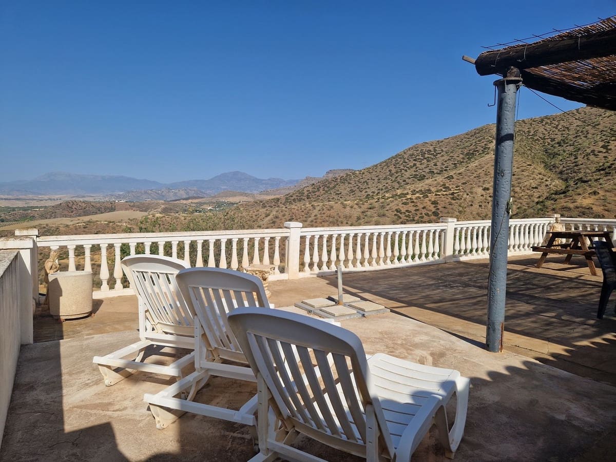 3 bedroom Finca/Country House for sale in Pizarra with garage - € 249,500 (Ref: 8349487)