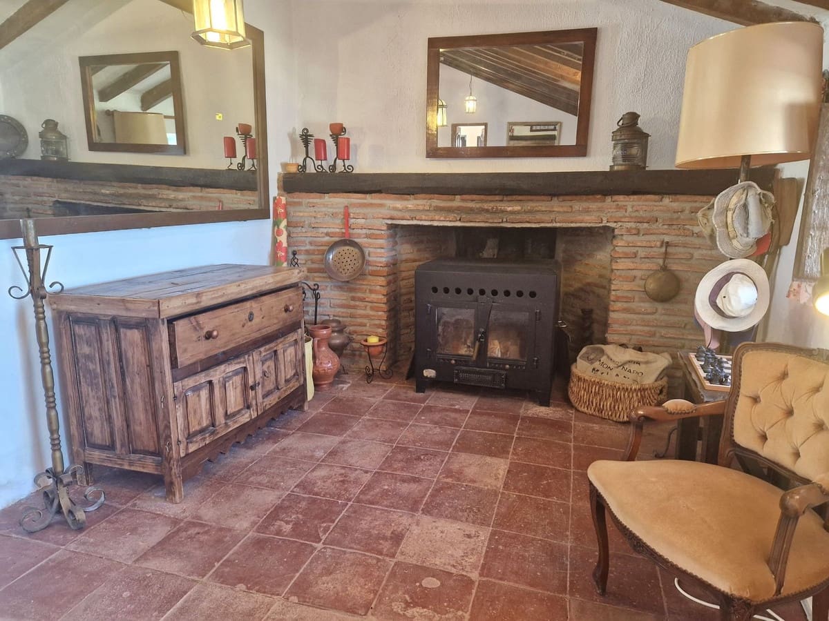 3 bedroom Finca/Country House for sale in Pizarra with garage - € 249,500 (Ref: 8349487)