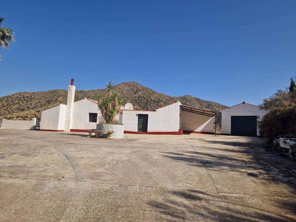 3 bedroom Finca/Country House for sale in Pizarra with garage - € 249,500 (Ref: 8349487)