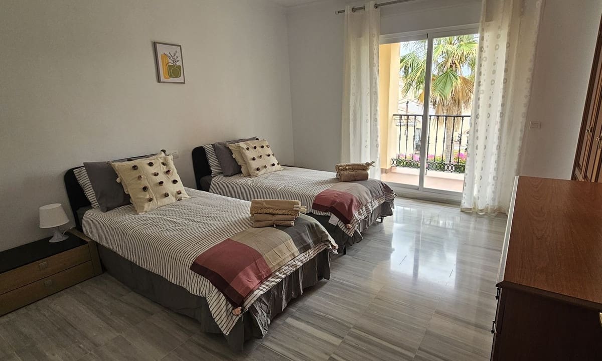 3 slaapkamer Villa voor vakantieverhuur in Alhaurin Golf met zwembad garage - € 2.275 (Ref: 8570818)