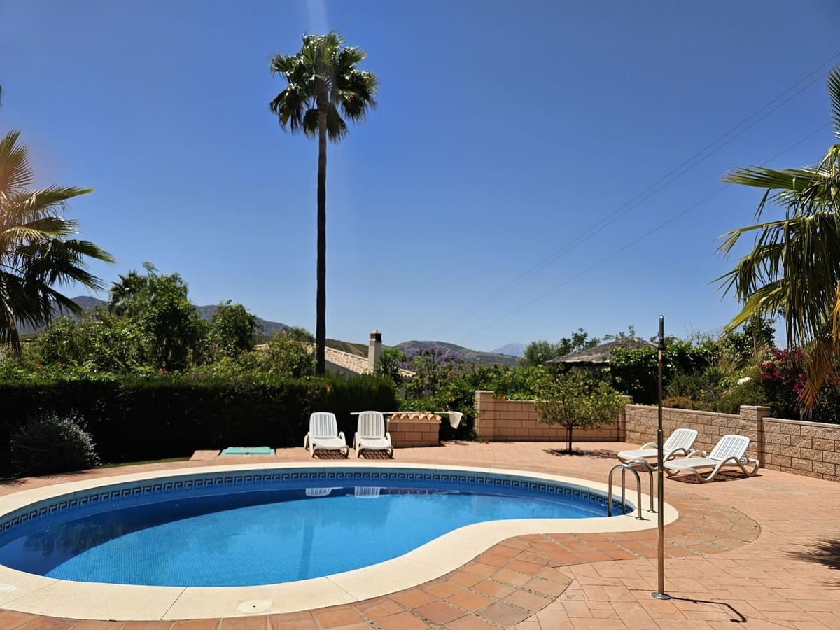 3 slaapkamer Villa voor vakantieverhuur in Alhaurin Golf met zwembad garage - € 2.275 (Ref: 8570818)