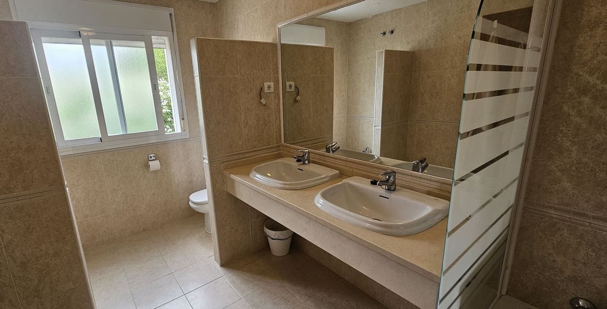   3 soveværelse   ferieVilla i Alhaurin Golf   med   swimmingpool  garage  - € 2.275 (Ref: 8570818)