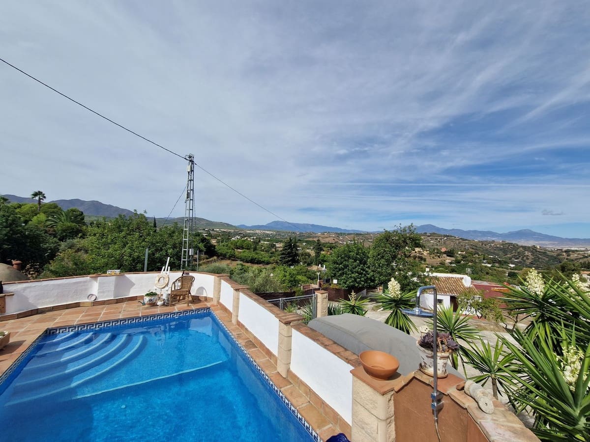 2 bedroom Villa for holiday rental in Alhaurin el Grande with pool garage - € 775 (Ref: 8585452)