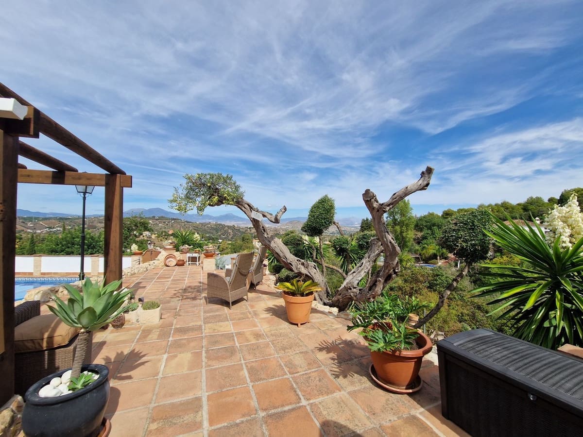 2 bedroom Villa for holiday rental in Alhaurin el Grande with pool garage - € 775 (Ref: 8585452)