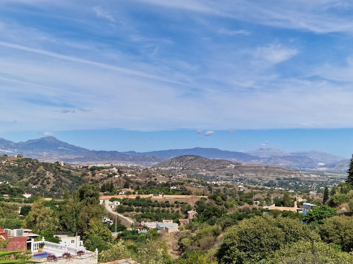 2 bedroom Villa for holiday rental in Alhaurin el Grande with pool garage - € 775 (Ref: 8585452)