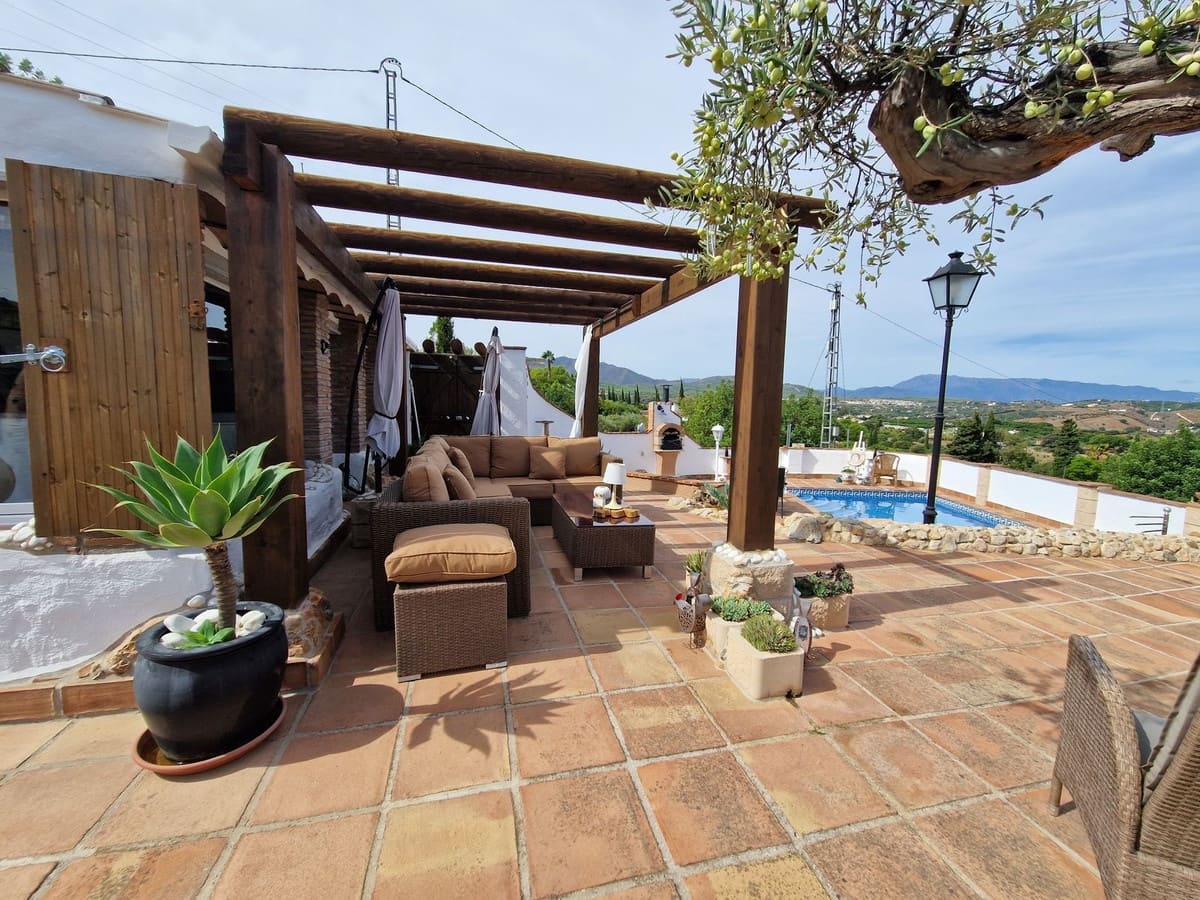 2 bedroom Villa for holiday rental in Alhaurin el Grande with pool garage - € 775 (Ref: 8585452)