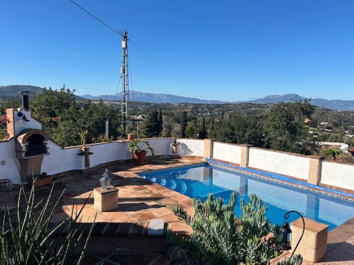 2 soverom Villa til salgs i Alhaurin el Grande med svømmebasseng garasje - € 775 (Ref: 8585452)