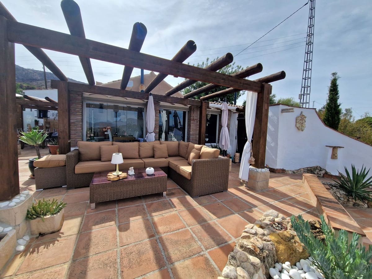 2 soverom Villa til salgs i Alhaurin el Grande med svømmebasseng garasje - € 775 (Ref: 8585452)