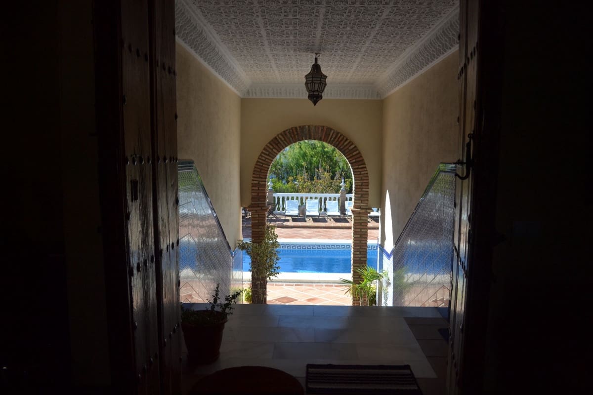 6 quarto Moradia para venda em Alhaurin de la Torre com piscina garagem - 895 000 € (Ref: 8741953)