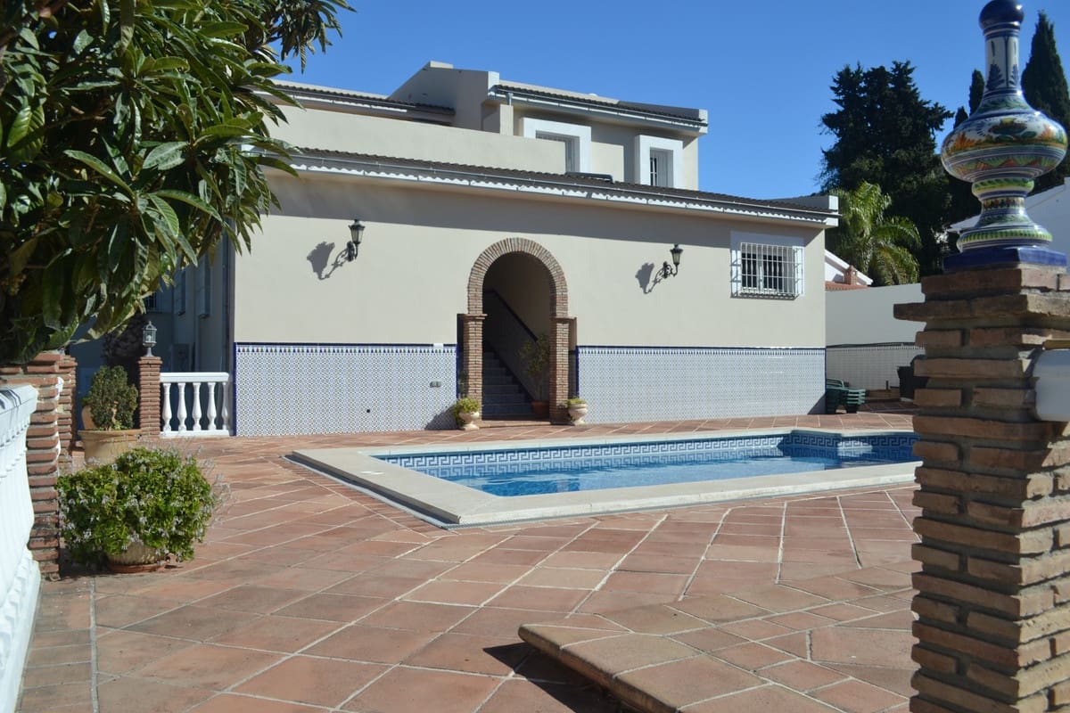 6 quarto Moradia para venda em Alhaurin de la Torre com piscina garagem - 895 000 € (Ref: 8741953)