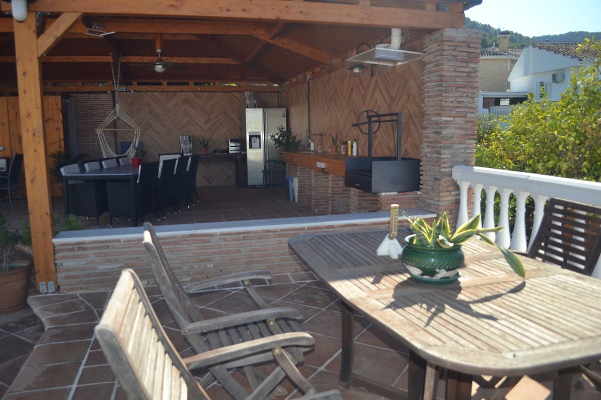 6 quarto Moradia para venda em Alhaurin de la Torre com piscina garagem - 895 000 € (Ref: 8741953)