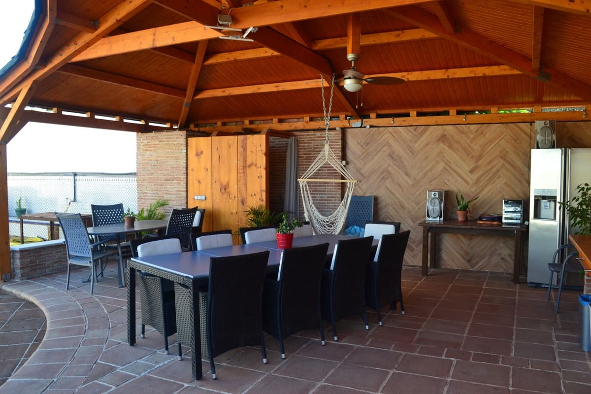 6 quarto Moradia para venda em Alhaurin de la Torre com piscina garagem - 895 000 € (Ref: 8741953)