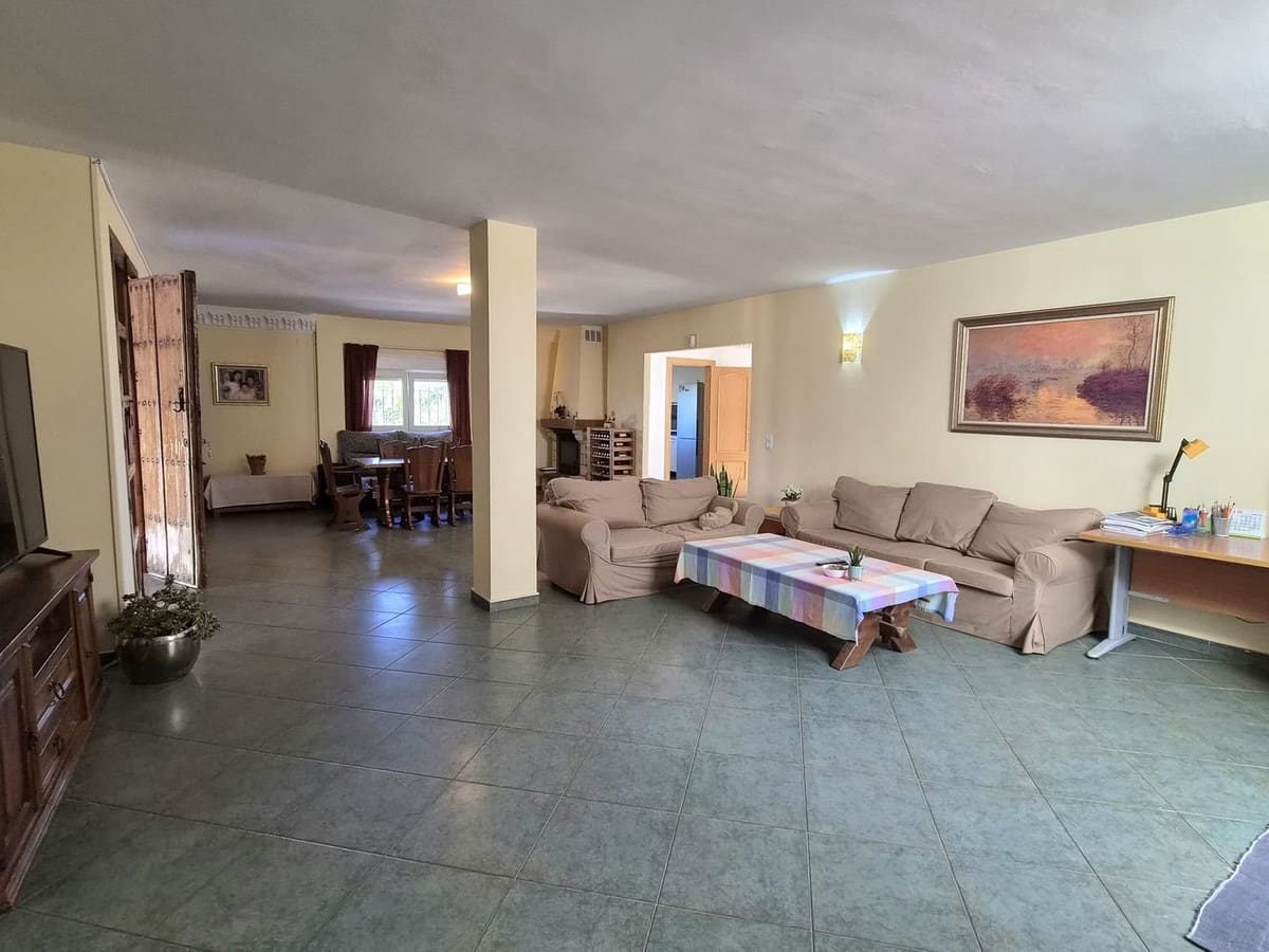 Chalet de 6 habitaciones en Alhaurín de la Torre en venta con piscina garaje - 895.000 € (Ref: 8741953)