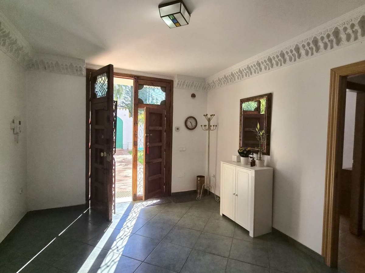 Chalet de 6 habitaciones en Alhaurín de la Torre en venta con piscina garaje - 895.000 € (Ref: 8741953)