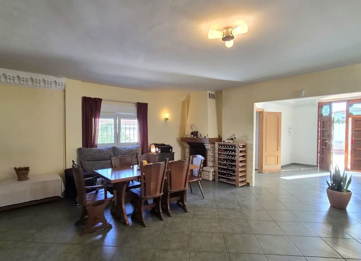 Chalet de 6 habitaciones en Alhaurín de la Torre en venta con piscina garaje - 895.000 € (Ref: 8741953)