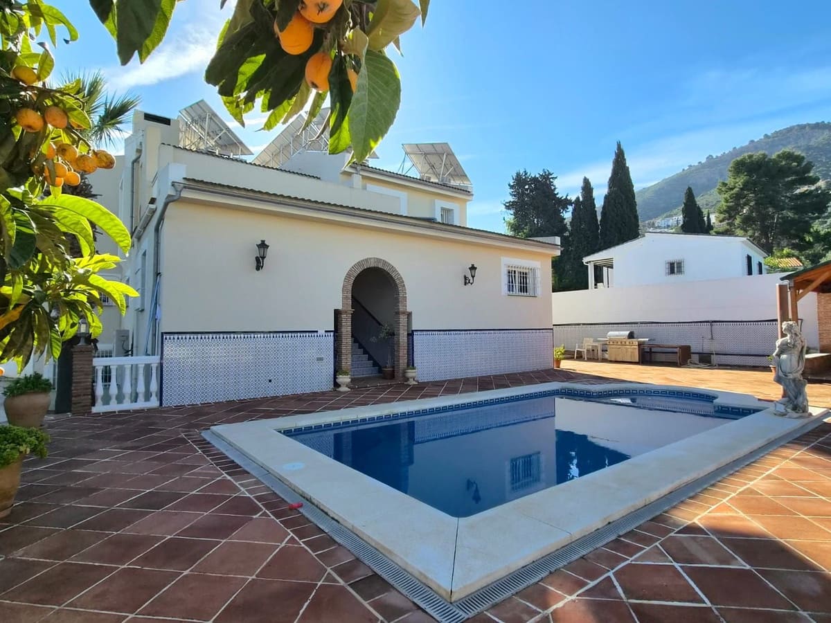 Chalet de 6 habitaciones en Alhaurín de la Torre en venta con piscina garaje - 895.000 € (Ref: 8741953)