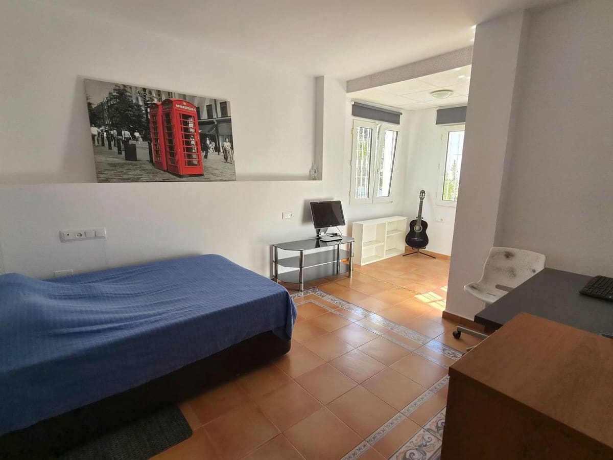 Chalet de 6 habitaciones en Alhaurín de la Torre en venta con piscina garaje - 895.000 € (Ref: 8741953)