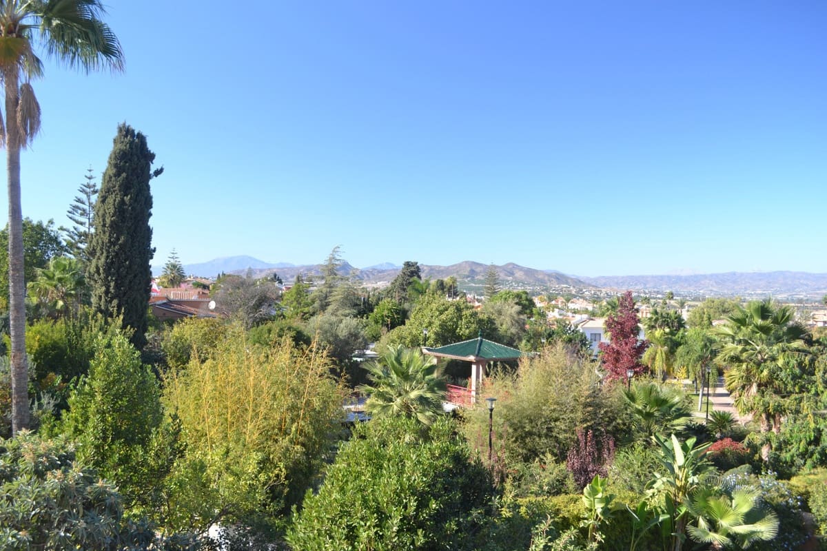 Chalet de 6 habitaciones en Alhaurín de la Torre en venta con piscina garaje - 895.000 € (Ref: 8741953)