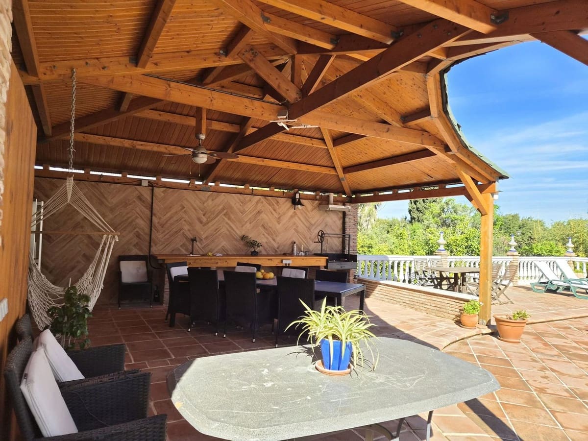 Chalet de 6 habitaciones en Alhaurín de la Torre en venta con piscina garaje - 895.000 € (Ref: 8741953)