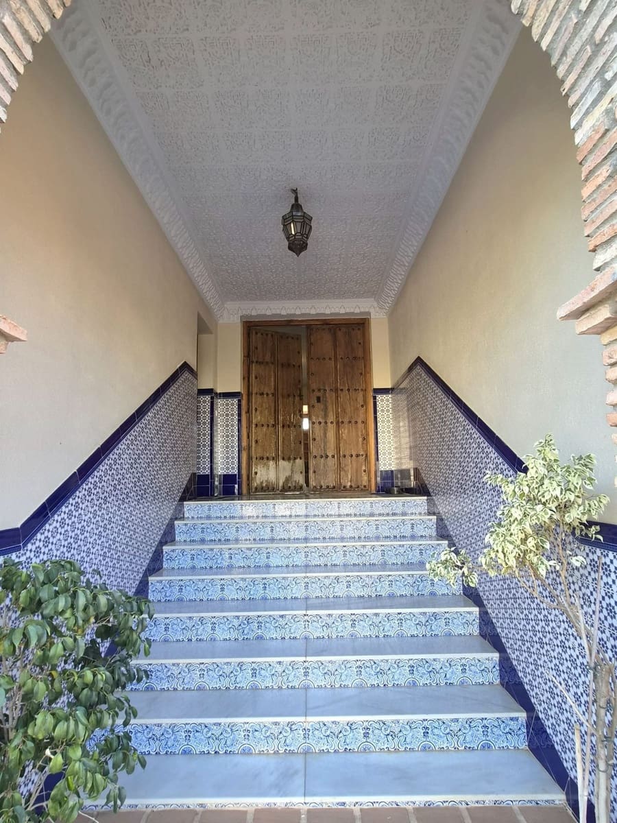 Chalet de 6 habitaciones en Alhaurín de la Torre en venta con piscina garaje - 895.000 € (Ref: 8741953)