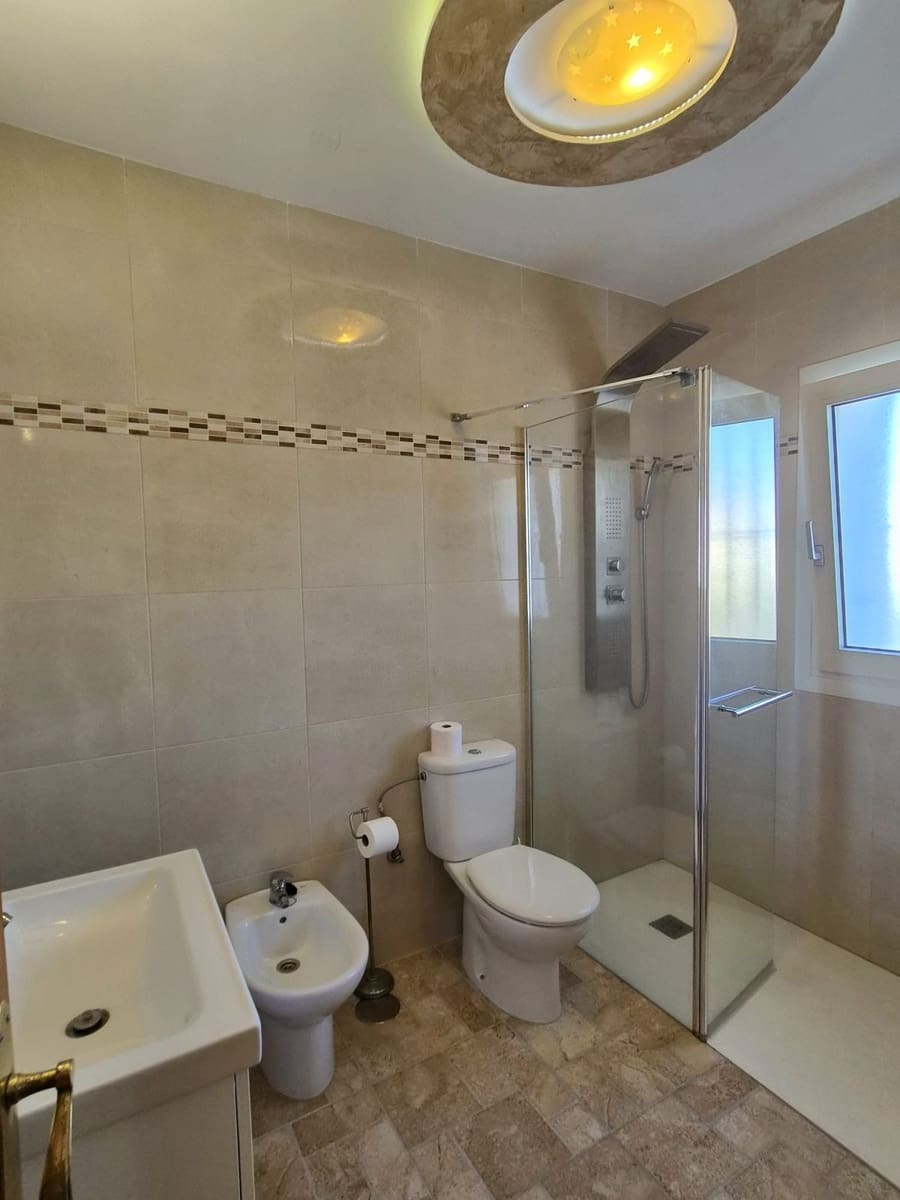 6 bedroom Villa for sale in Alhaurin de la Torre with pool garage - € 895,000 (Ref: 8741953)