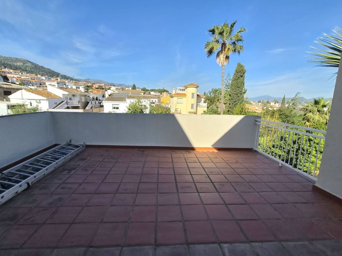 6 bedroom Villa for sale in Alhaurin de la Torre with pool garage - € 895,000 (Ref: 8741953)