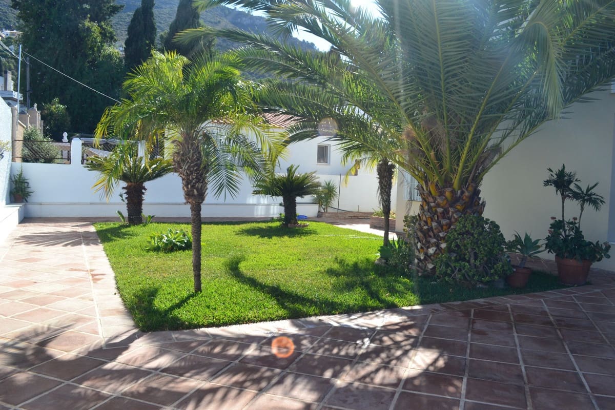 6 bedroom Villa for sale in Alhaurin de la Torre with pool garage - € 895,000 (Ref: 8741953)
