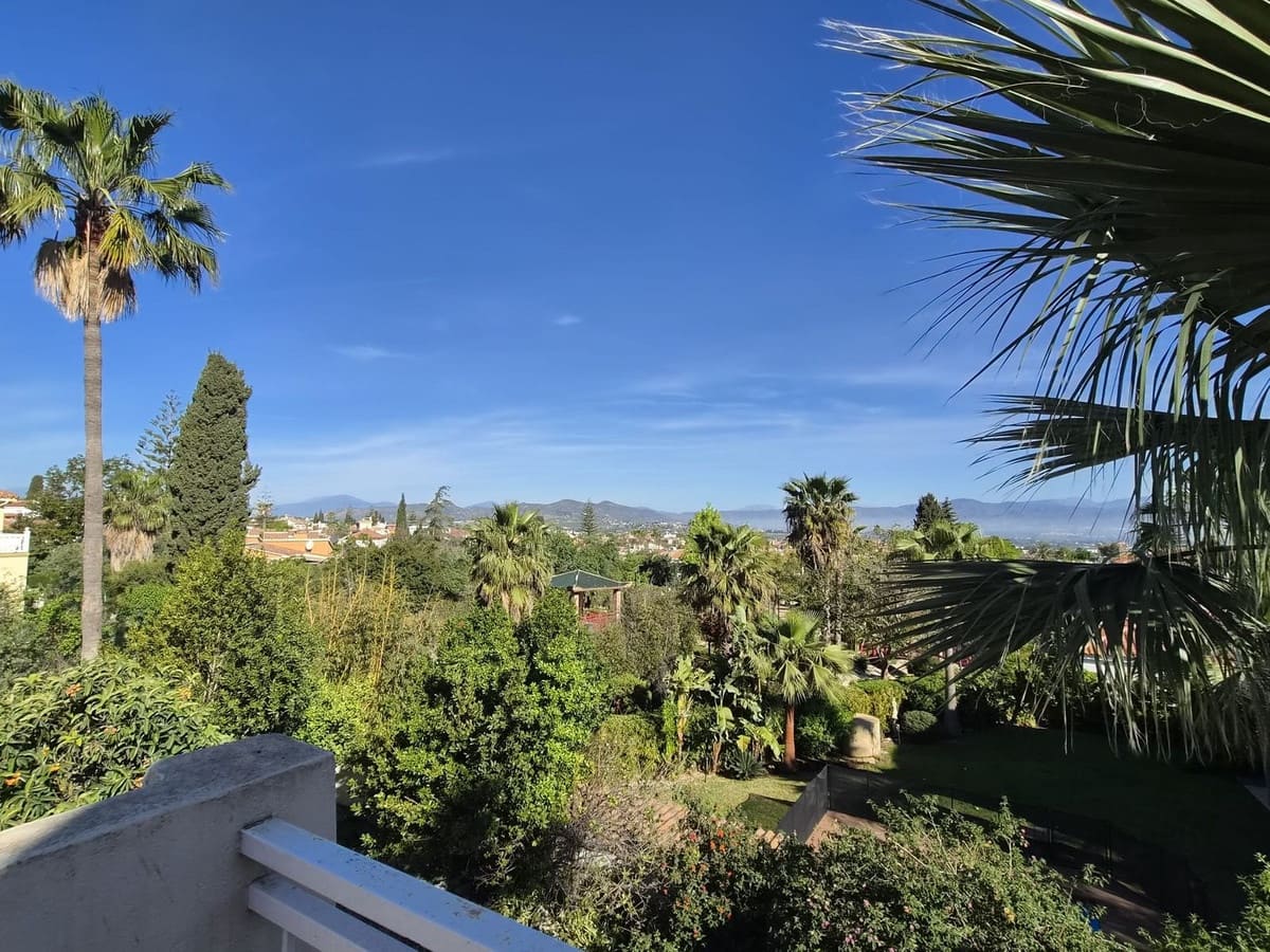 6 bedroom Villa for sale in Alhaurin de la Torre with pool garage - € 895,000 (Ref: 8741953)