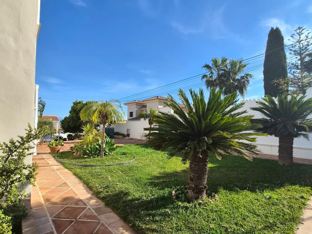 6 bedroom Villa for sale in Alhaurin de la Torre with pool garage - € 895,000 (Ref: 8741953)