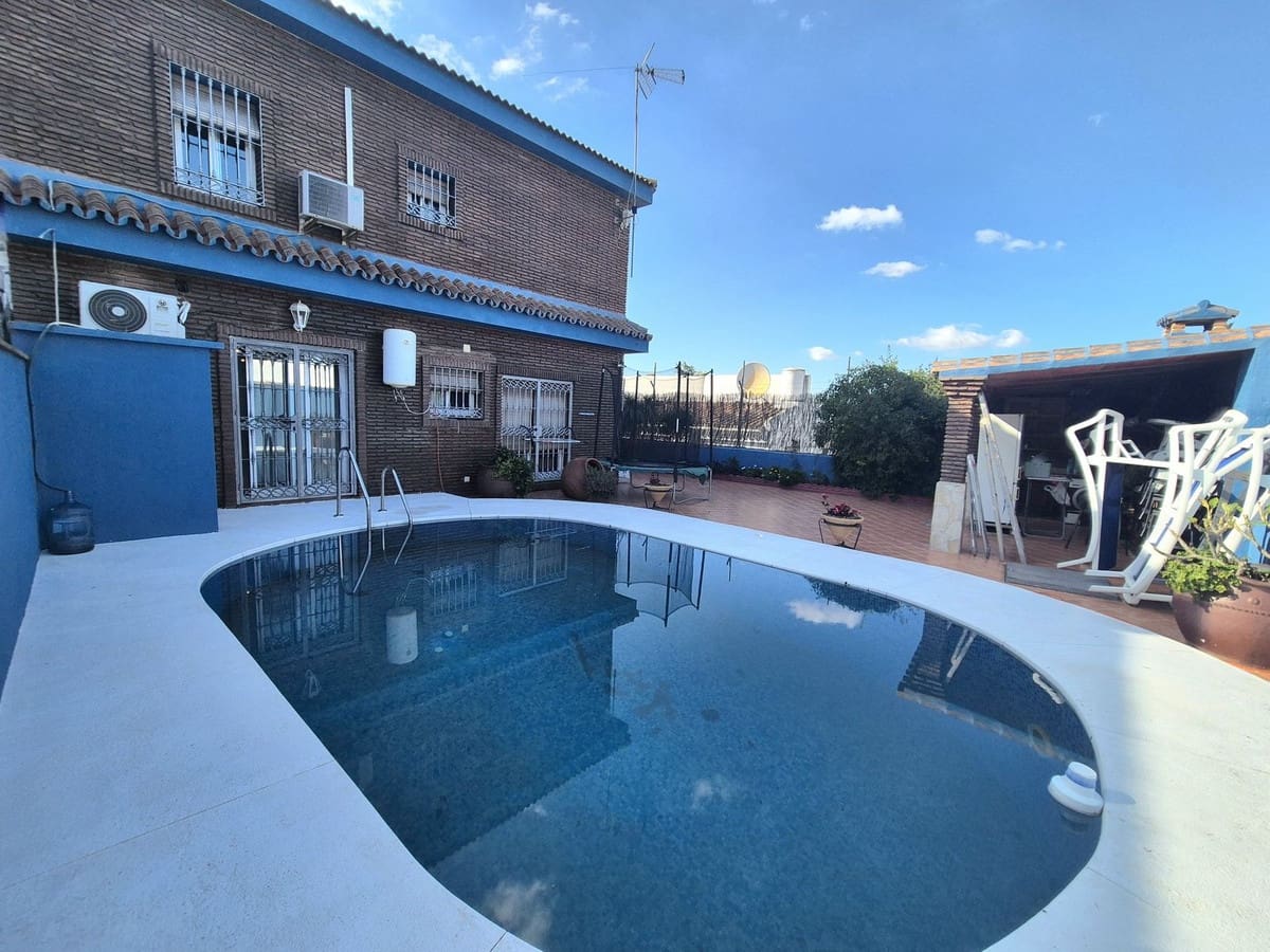 4 soveværelse Semi-Rækkehus til salg i Alhaurin el Grande med swimmingpool garage - € 499.000 (Ref: 8790899)