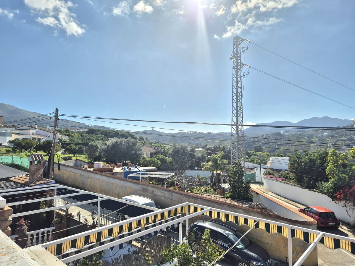 4 slaapkamer Halfvrijstaande villa te koop in Alhaurin el Grande met zwembad garage - € 499.000 (Ref: 8790899)