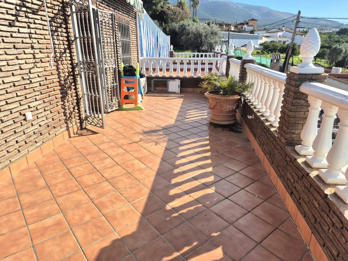 4 slaapkamer Halfvrijstaande villa te koop in Alhaurin el Grande met zwembad garage - € 499.000 (Ref: 8790899)