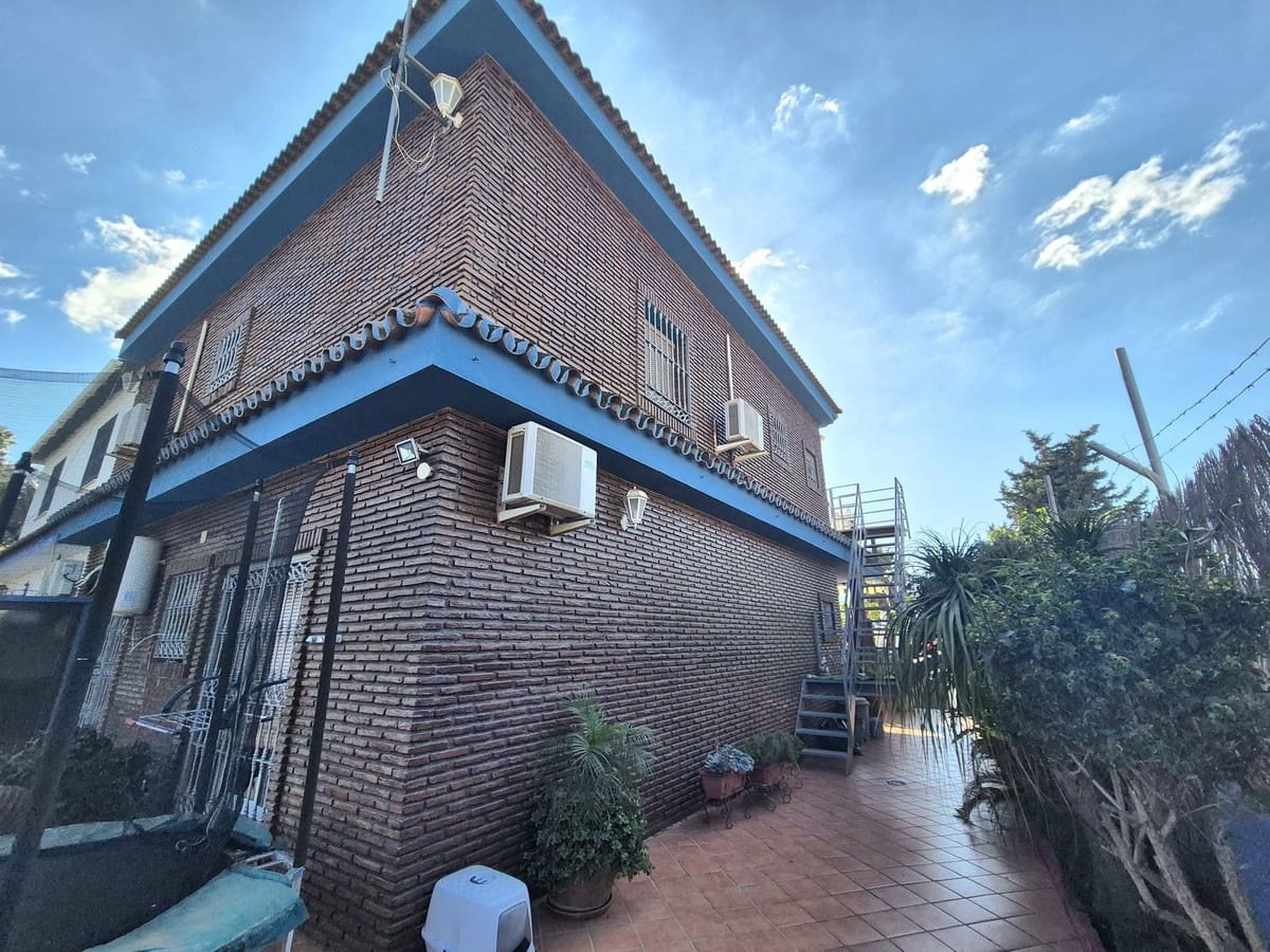 4 slaapkamer Halfvrijstaande villa te koop in Alhaurin el Grande met zwembad garage - € 499.000 (Ref: 8790899)