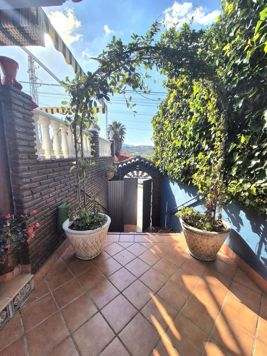 4 slaapkamer Halfvrijstaande villa te koop in Alhaurin el Grande met zwembad garage - € 499.000 (Ref: 8790899)