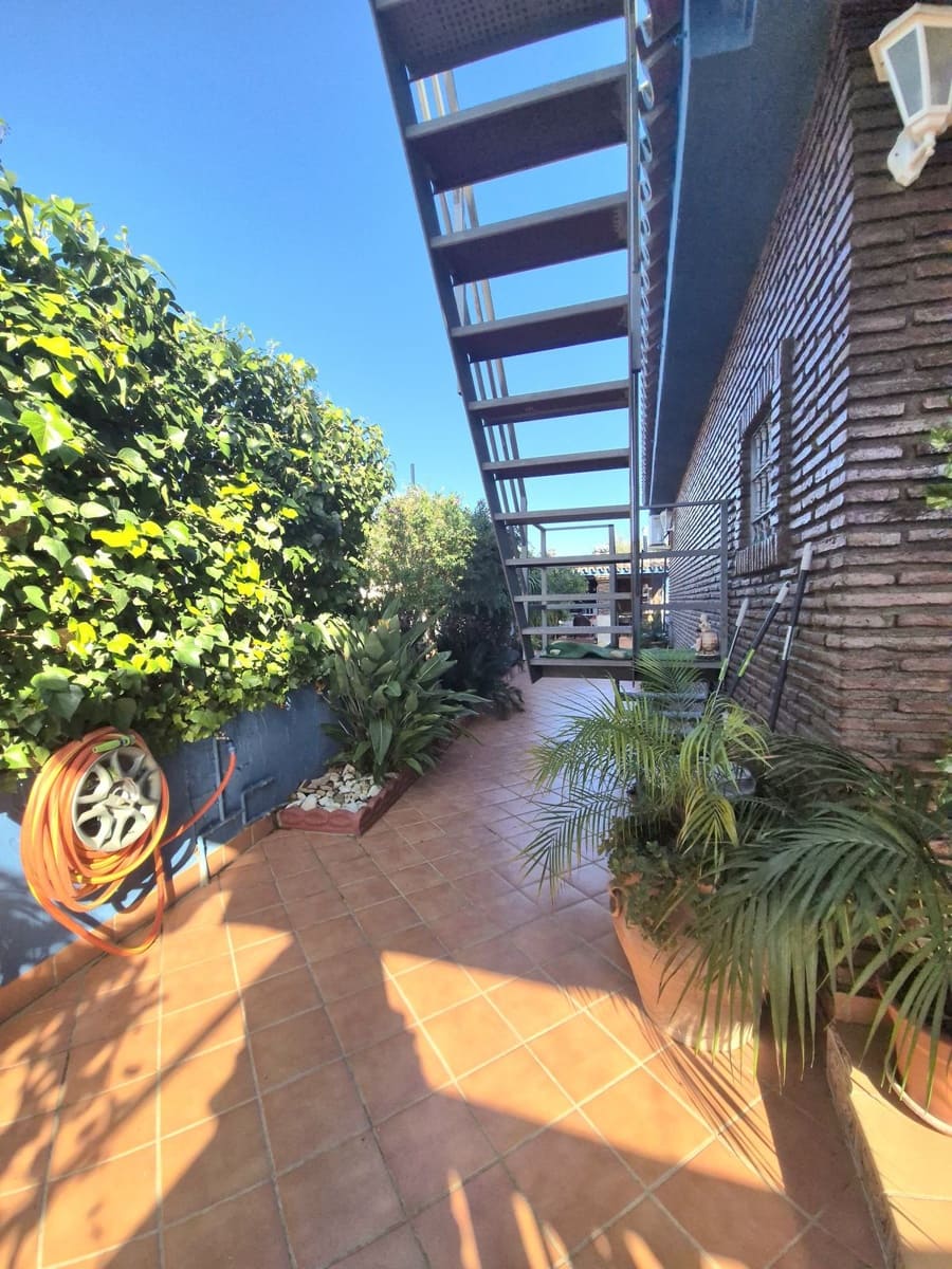 4 soverom Kjedet enebolig til salgs i Alhaurin el Grande med svømmebasseng garasje - € 499 000 (Ref: 8790899)