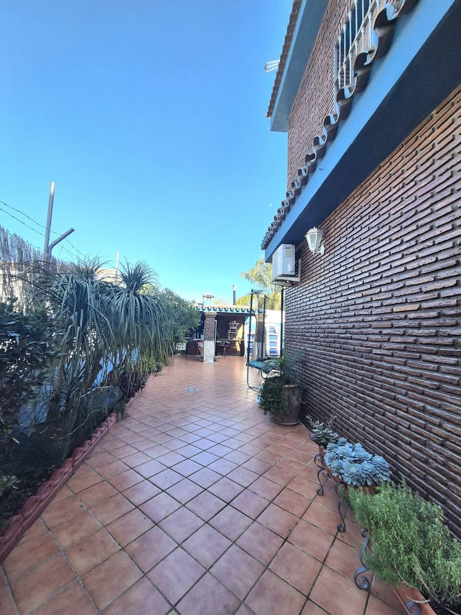 4 soverom Kjedet enebolig til salgs i Alhaurin el Grande med svømmebasseng garasje - € 499 000 (Ref: 8790899)