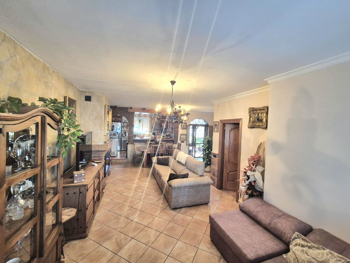 4 soverom Kjedet enebolig til salgs i Alhaurin el Grande med svømmebasseng garasje - € 499 000 (Ref: 8790899)