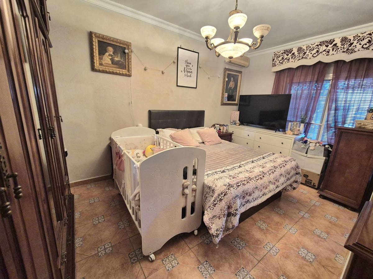 4 soverom Kjedet enebolig til salgs i Alhaurin el Grande med svømmebasseng garasje - € 499 000 (Ref: 8790899)